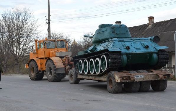 Ще одне з міст Тернопільщини позбулося мілітарного радянського пам’ятника