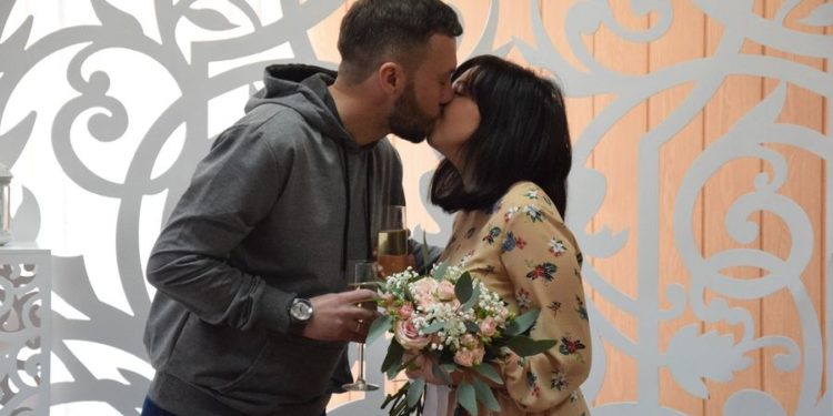 Життя триває: На Тернопільщині одружилася пара вимушених переселенців зі сходу України