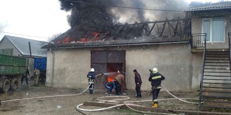 На Тернопільщині горів склад одного з агропідприємств