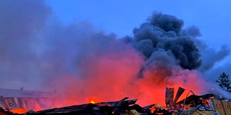 На Тернопільщині ліквідували пожежу на території свинокомплексу