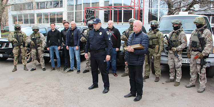 Четверо волонтерів з Тернопільщини закупили автомобілі для поліцейських