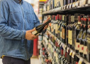 Продавати алкоголь чи ні: в райцентрі на Тернопільщині розпочали опитування