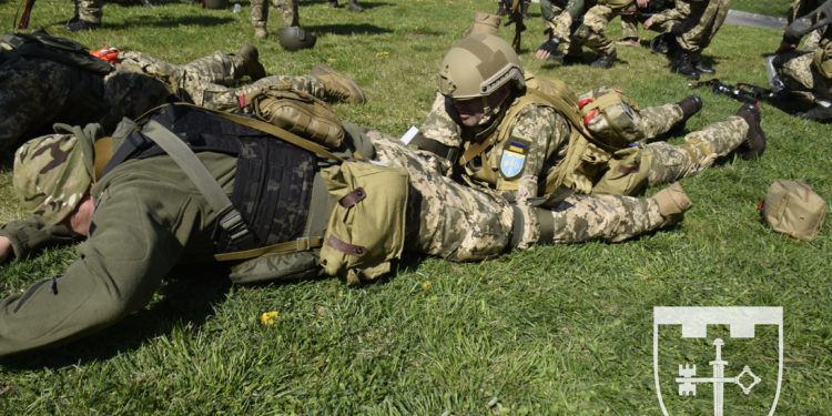 Бійці тероборони Тернопільщини вчать тактичну медицину за стандартами НАТО