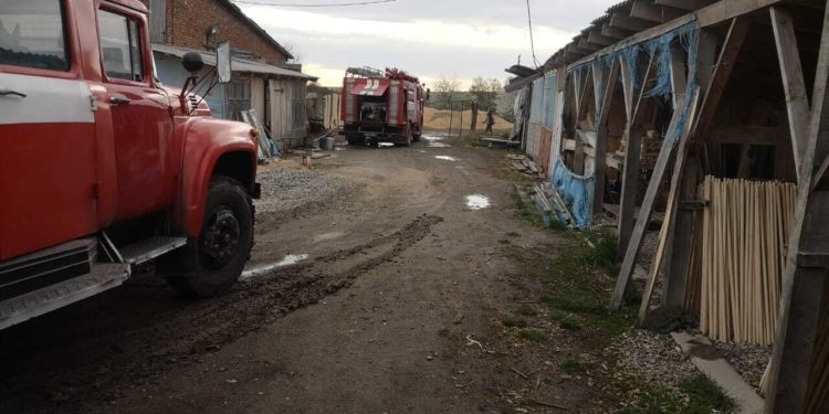 Удар блискавки спричинив пожежу майстерні на Тернопільщині