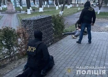 На Тернопільщині вимагачі шантажували жінку інтимною інформацією