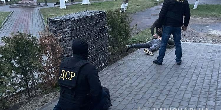 На Тернопільщині вимагачі шантажували жінку інтимною інформацією