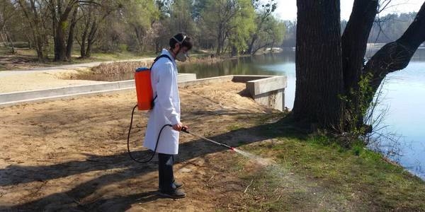 У парках Тернополя труїтимуть кліщів