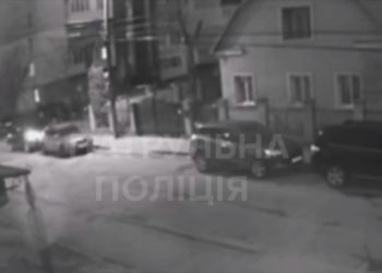 У Тернополя дівчина-водій пошкодила два авто та покинула місце ДТП