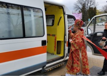 На Тернопільщині Церква передала військовим реанімобіль