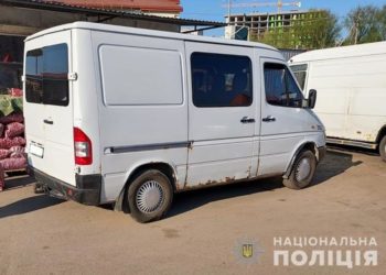 На ринку в Тернополі під колеса авто потрапила 56-річна жінка