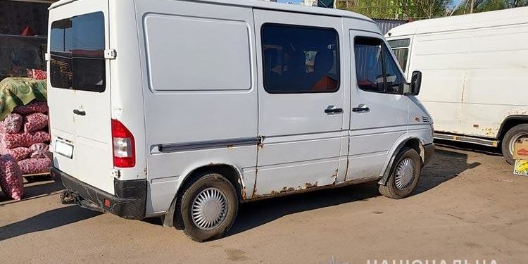 На ринку в Тернополі під колеса авто потрапила 56-річна жінка