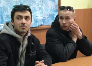 В Тернополі у військовий час молодики крадуть рибу зі ставу – їх захищає працівник поліції
