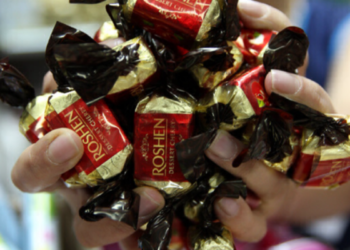 Війна війною, а вітрини російських магазинів продовжують рясніти карамельками від Roshen