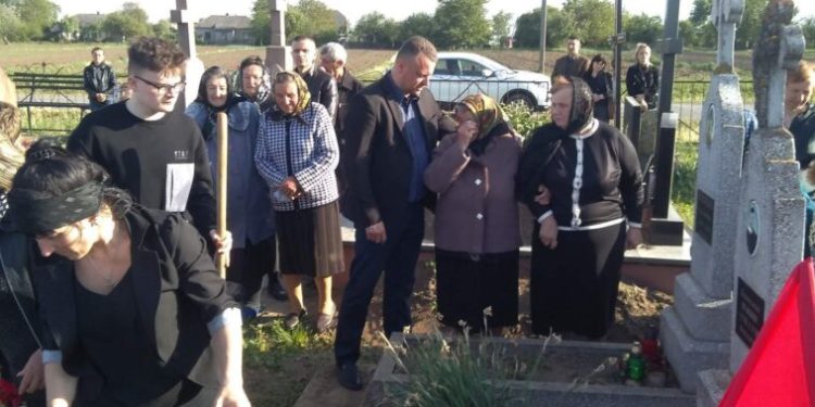 Залишилися сиротами дочка та син: на Тернопільщині поховали Героя