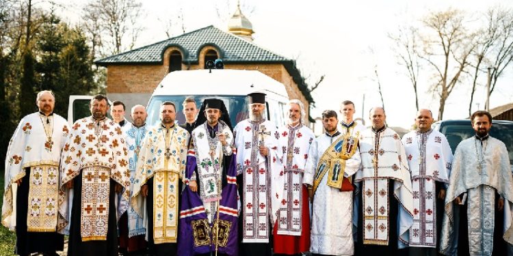 Тернопільська єпархія ПЦУ передала автомобіль українським воїнам