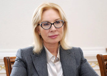 Денісова заявила, що її планують звільнити за вказівкою Офісу президента, а її дочку викликають на допити