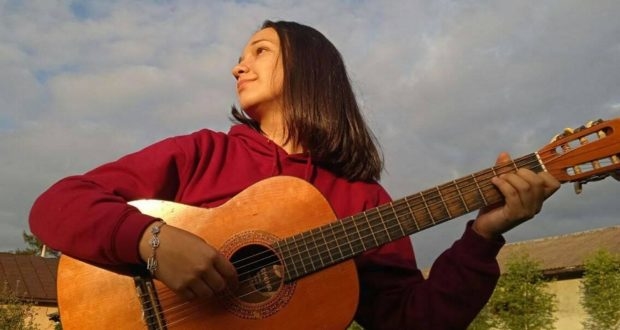 Тернопільська студентка пише пісні і мріє випустити альбом (Відео)