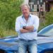 Ведучий Top Gear передав Україні пікапи для евакуації