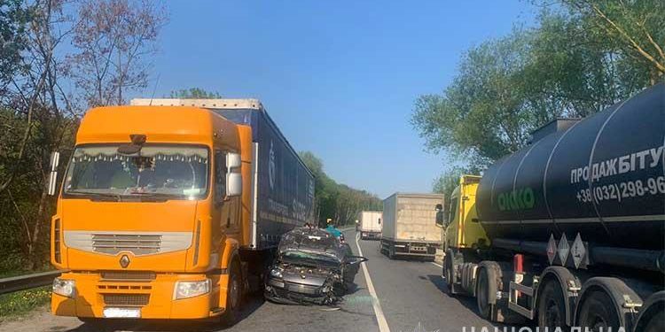 Біля Тернополя водійка протаранила п’ять автомобілів: у її автівці було 7 дітей