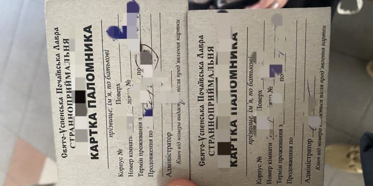 “Паломниця” Почаївської лаври виявилася росіянкою: у її телефоні знайшли цікаву інформацію