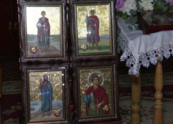 11 ікон з мощами святих зберігаються у Тернопільському катедральному соборі Різдва Христового