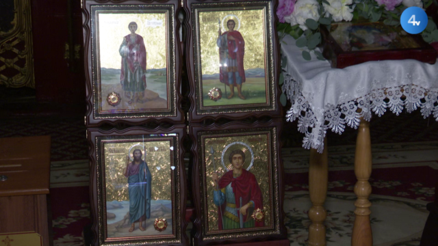 11 ікон з мощами святих зберігаються у Тернопільському катедральному соборі Різдва Христового