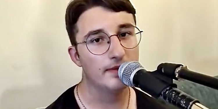 15-річний школяр з Тернополя під звук сирени написав пісню про війну