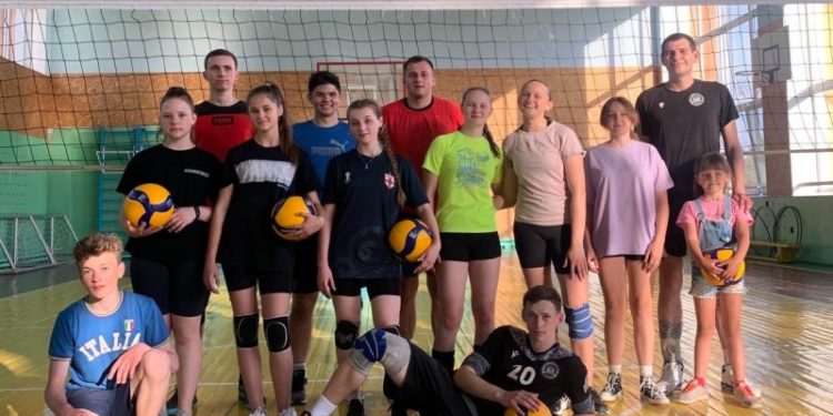 Компанія «Бучачагрохлібпром» запрошує дітей безкоштовно займатися волейболом