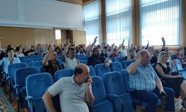 У Заліщиках вирішили демонтувати пам’ятник танку та обеліск і перепоховати радянських воїнів і партійних активістів