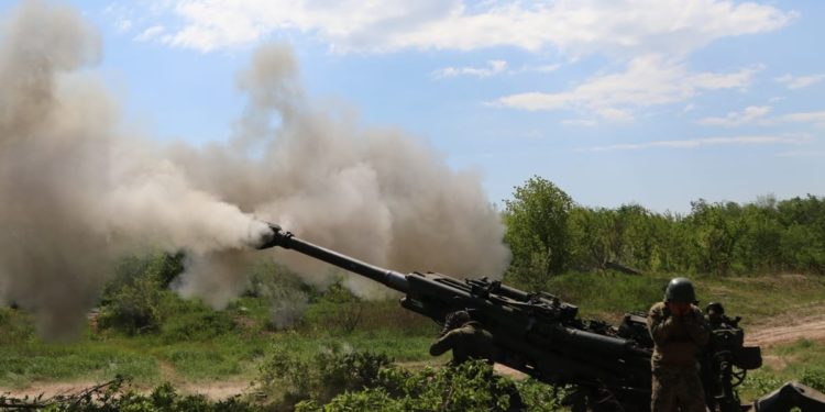 Тернопільські артилеристи нищать окупантів, швидко освоївши американські далекобійні гармати