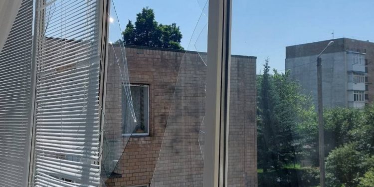 Від обстрілів рашистів у Чорткові пошкодженні заклади освіти