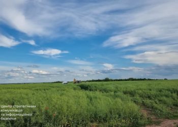 Екслюзивний фоторепортаж з місця збитої російської ракети в Тернопільській області