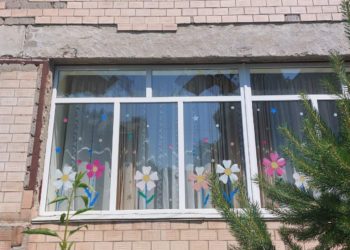 Від обстрілів рашистів у Чорткові пошкодженні заклади освіти