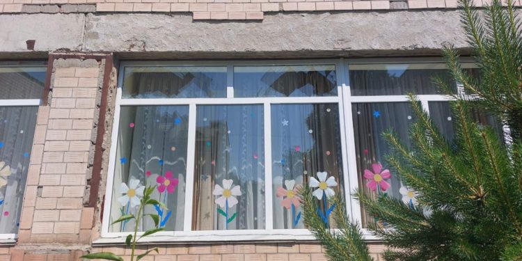 Від обстрілів рашистів у Чорткові пошкодженні заклади освіти