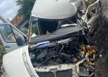 У селі Кровинка під Теребовлею зранку сталося зіткнення автомобіля та рейсового автобуса. Є постраждалі