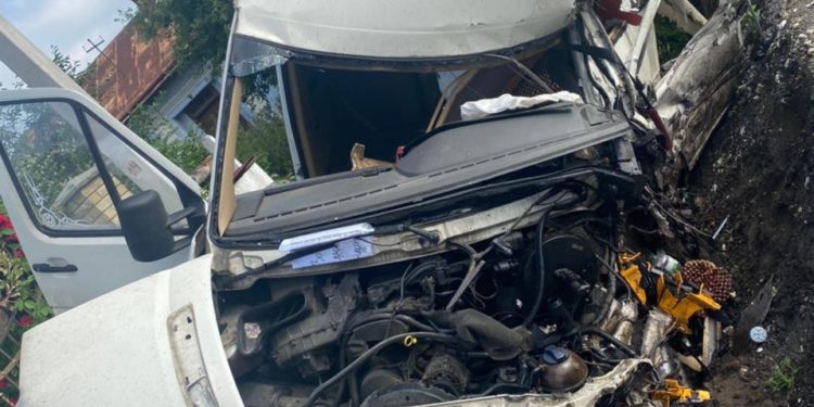 У селі Кровинка під Теребовлею зранку сталося зіткнення автомобіля та рейсового автобуса. Є постраждалі