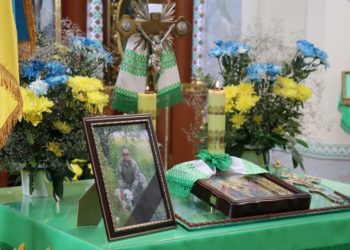 Нa Тернопільщині попрощaлися з Героєм Івaном Озіренським