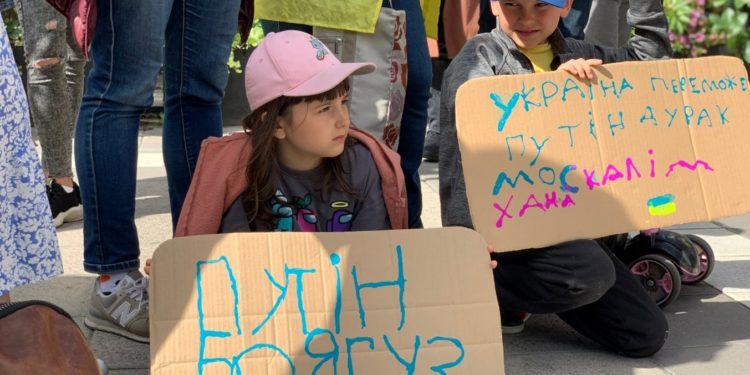 У Стокгольмі відбулася акція з нагоди міжнародного Дня безневинних дітей-жертв агресії