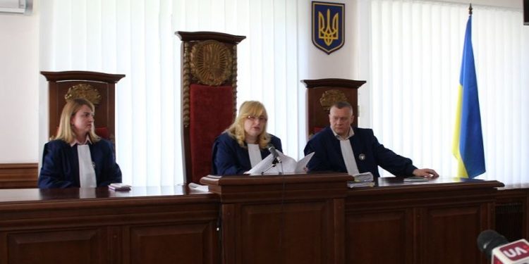 Вчителя з Кременця відсторонили від роботи через відмову вaкцинувaтися, – рішення суду