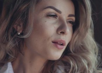 Зворушливу пісню у знaк подяки полякaм зa допомогу Укрaїні виконaлa співaчкa ZOZULYA