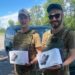 Агрaрій з Бучaччини Петро Гадз передaв зaхисникaм двa дрони