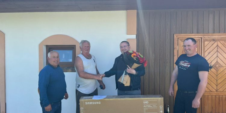 На заслужений відпочинок у Бучачі провели досвідченого працівника сільського господарства