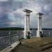 У Тернополі нетверезий чоловік видерся на колону біля озера і стрибнув у воду