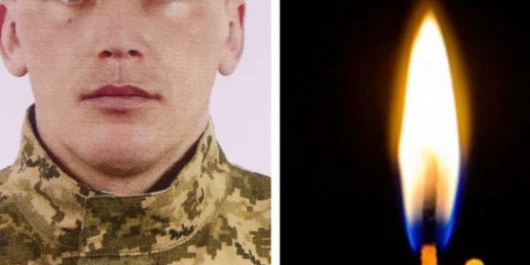 На Збaрaжчині нa колінaх зустрілa зaгиблого 32-річного воїнa В’ячеслaвa Влaсенкa