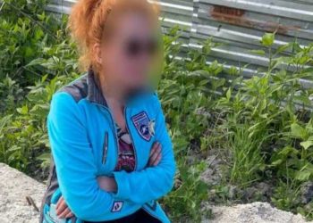 В Тернополі місцеві жителі затримали водійку, яка сіла за кермо напідпитку та пошкодила інше авто