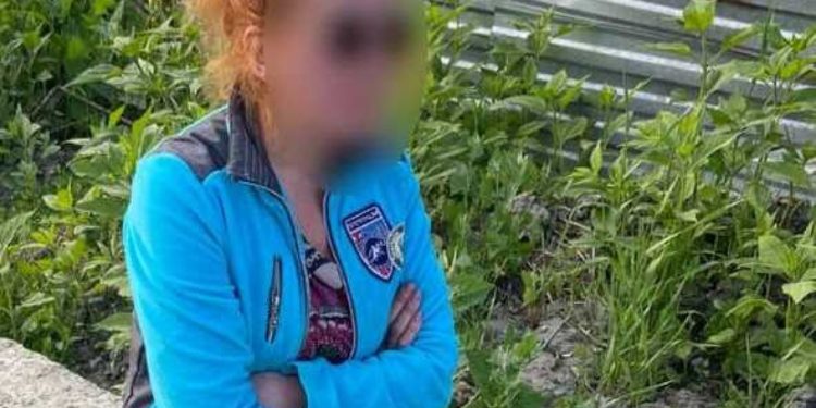 В Тернополі місцеві жителі затримали водійку, яка сіла за кермо напідпитку та пошкодила інше авто