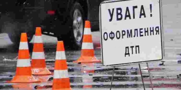 У Тернополі на вулиці 15 Квітня водій автомобіля Nissan збив пішохода