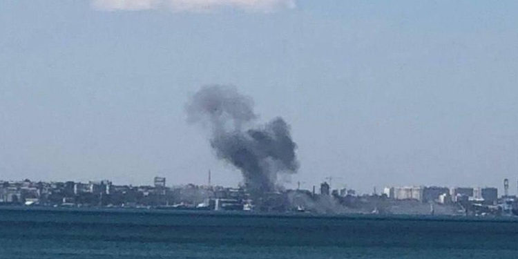 Російські окупанти випустили ракети по порту в Одесі