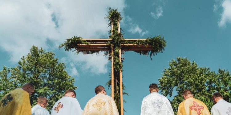 До 1034-ї річниці Хрещення Київської Русі-України у Тернополі провели молебень та освячення води