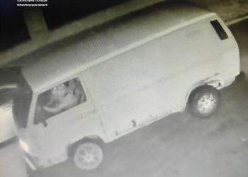 Патрульна поліція розшукала водія автомобіля білого Volkswagen Transporter з прикметами – скоїв ДТП та втік